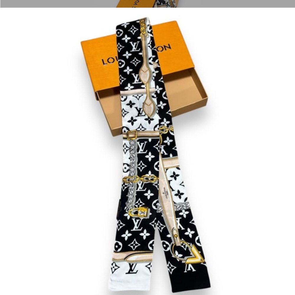 Louis Vuitton Silk Monogram Confidential Bandeau
Black Scarf - Picture 2 of 11